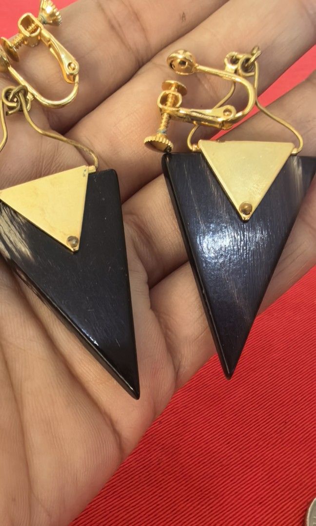 Japan triangle with gold accent (Category: Earrings) located in Tuguegarao City. Submitted by zenphoenix-7ad615 (Listing ID 1466037351, Image 2). Description: Not sure Kung wood or black corales With gold accent.
