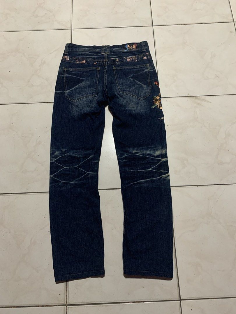 Japanese Jeans Big Train Big Logo (Category: Jeans) located in Kabacan. Submitted by mansourrrrrr (Listing ID 1466101711, Image 2). Description: Japanese Jeans Big Train Waistline: 30 Length: 40 Leg Opening: 7 Excellent Condition .