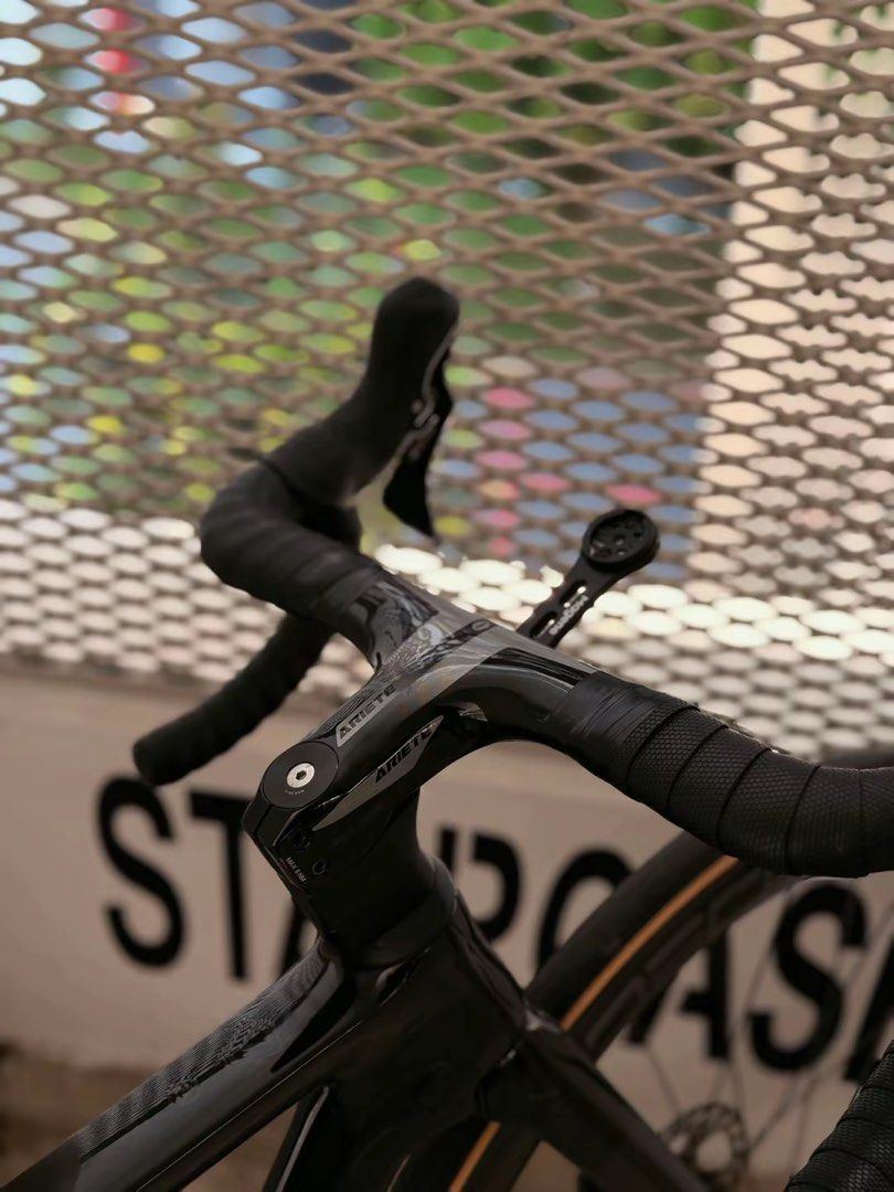 Java fuoco 2024 (Category: Bicycles) located in Singapore. Submitted by rarestone.0a101f (Listing ID 1465969587, Image 2). Description: Price is negotiable Java fuoco 2024 Full carbon frame and fork size 48 Shimano 105 groupset Ultegra crank Kmc sl speed chain Integrated decaf cockpit Decaf 40mm carbon wheels Gp5000 tyres Carbon seatpost 3d carbon saddle Bottle cage Pedals will be changed to flats unless you bring your own Extra acessories Nebula
