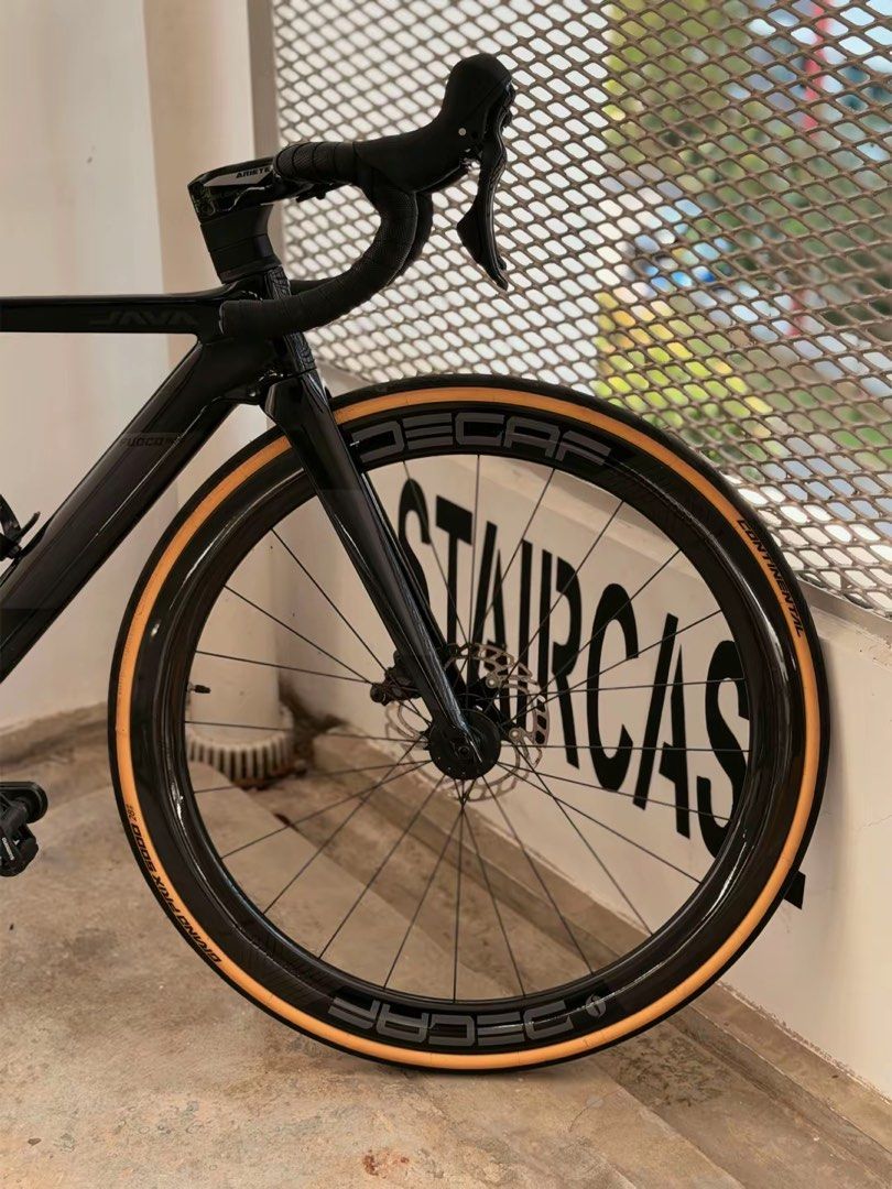 Java fuoco 2024 (Category: Bicycles) located in Singapore. Submitted by rarestone.0a101f (Listing ID 1465969587, Image 10). Description: Price is negotiable Java fuoco 2024 Full carbon frame and fork size 48 Shimano 105 groupset Ultegra crank Kmc sl speed chain Integrated decaf cockpit Decaf 40mm carbon wheels Gp5000 tyres Carbon seatpost 3d carbon saddle Bottle cage Pedals will be changed to flats unless you bring your own Extra acessories Nebul