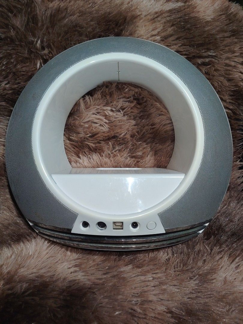 JBL RADIAL iPod Dock Speaker System (Category: Soundbars, Speakers & Amplifiers) located in Manila. Submitted by storageninjaph (Listing ID 1466022678, Image 2). Description: ***NOTE*** Selling this po as is. Matagal ko na po itong hindi nagagamit. Hindi ko na po alam kung gumagana pa ito. Nawala na din po yung remote niya, pero may 2 volume buttons po siya sa harap. ***Kayo nalang po ang mag-repair/magpa-repair. Sayang po ang speaker niya, authe