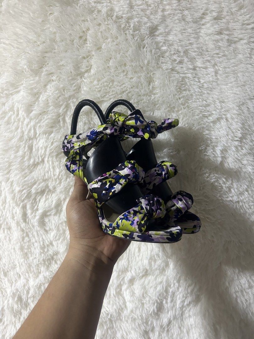 Jimmy Choo Heels (Category: Sneakers & Footwear) located in Iloilo. Submitted by thrift-to-thrift-ukay (Listing ID 1466081271, Image 3). Description: Jimmy Choo Heels Size 36 22cm Legit Like new.