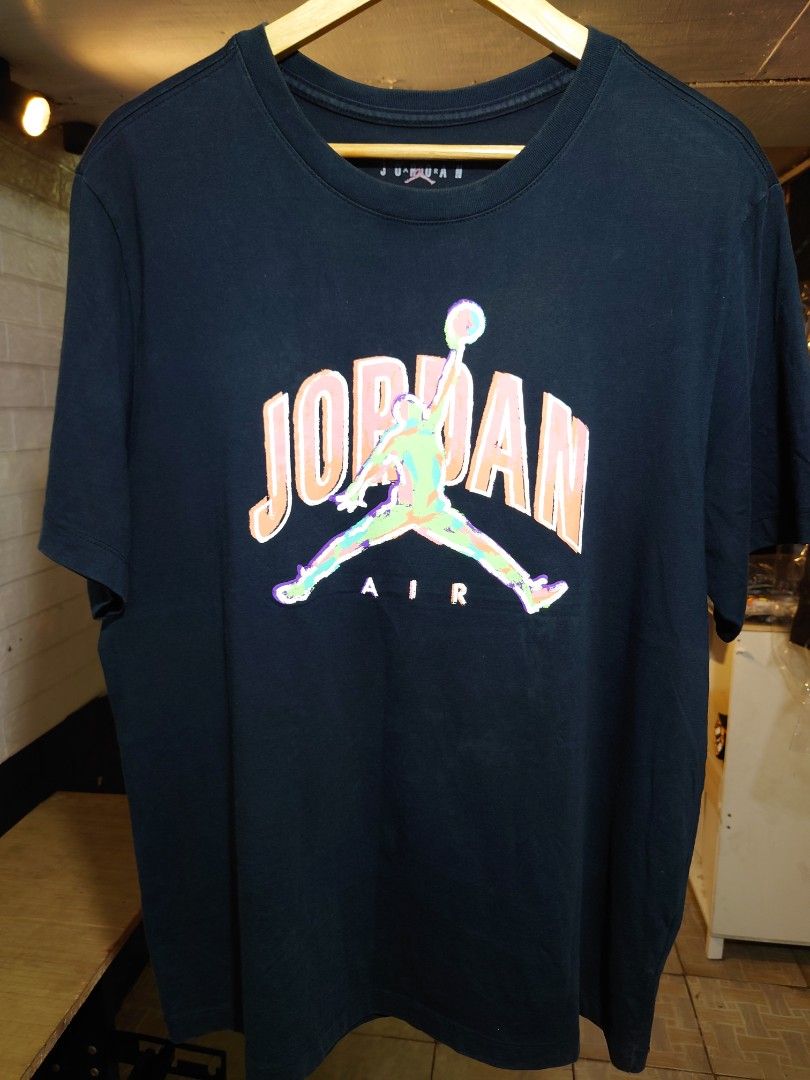 Jordan Air tshirt thrift (Category: Tshirts & Polo Shirts ) located in Paranaque City. Submitted by emzeicool48572 (Listing ID 1466053076, Image 1). Description: Size: Large (22x28 inch) Material: Cotton Color: Charcoal Black color rate: 9/10 Condition: 9/10 📍Tambo Paranaque 💸Payment: Pay Maya only 📦🚚 Delivery: Lalamove or j&t (order mo book mo) No return policy Buy at your own risk Don't expect too much from this product, it's just a SECONDH
