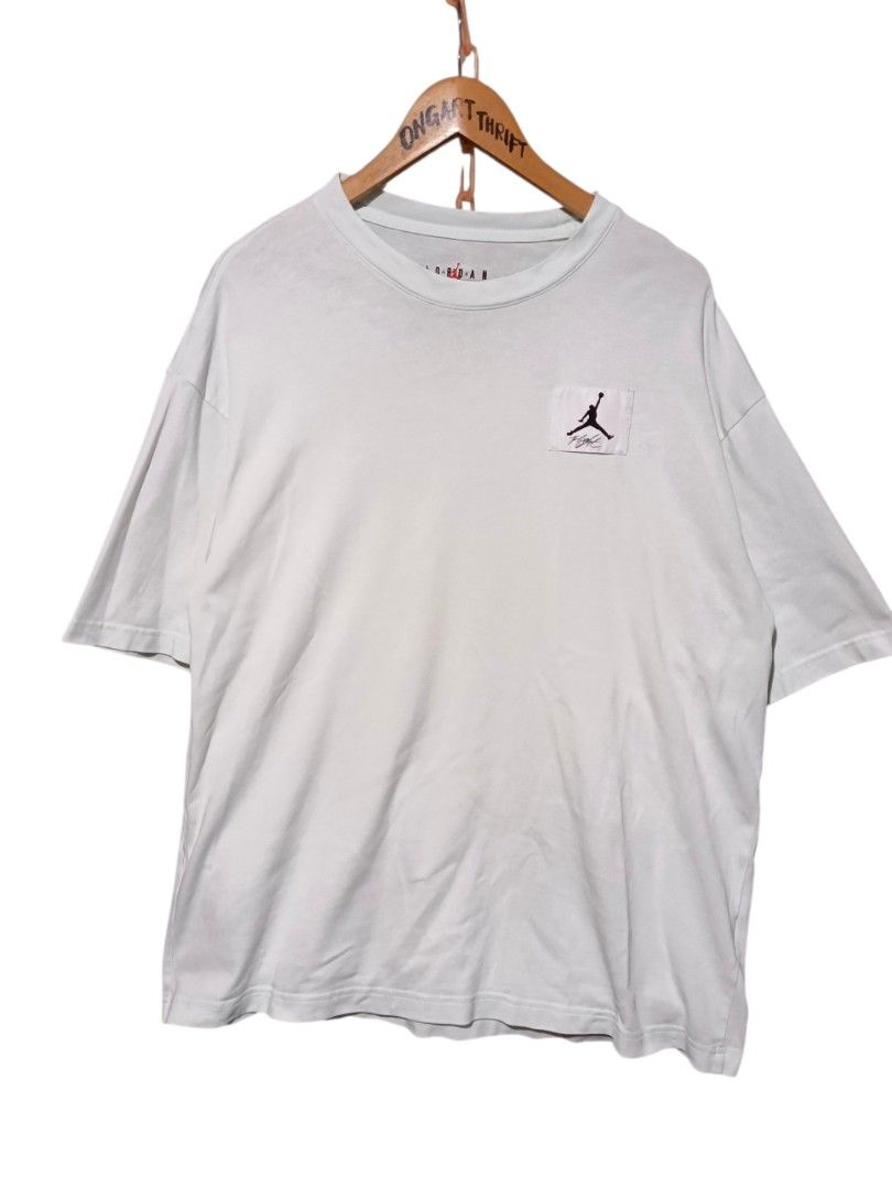 Jordan Flight White T-Shirt (Category: Tshirts & Polo Shirts ) located in Maasim. Submitted by ukayganda25 (Listing ID 1466022672, Image 1). Description: - Authentic white Jordan Flight t-shirt - Features a subtle embroidered Jumpman logo patch on the left chest - Classic crew neck with a comfortable relaxed fit - Made from breathable, high-quality cotton fabric - Standard PH sizing - Condition: Brand new / Excellent (ready to ship).