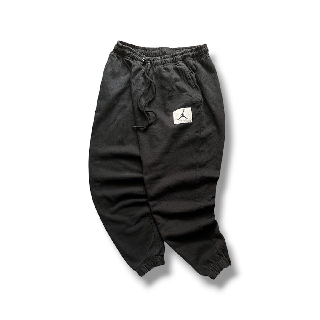 JORDAN JOGGER PANTS (Category: Joggers) located in Manila. Submitted by thriftwhoop (Listing ID 1466070695, Image 1). Description: JORDAN JOGGER Complete tags 32 up to 42 waistline 38 length 13.5 thigh Good condition 9.8/10 color rate Need wash .