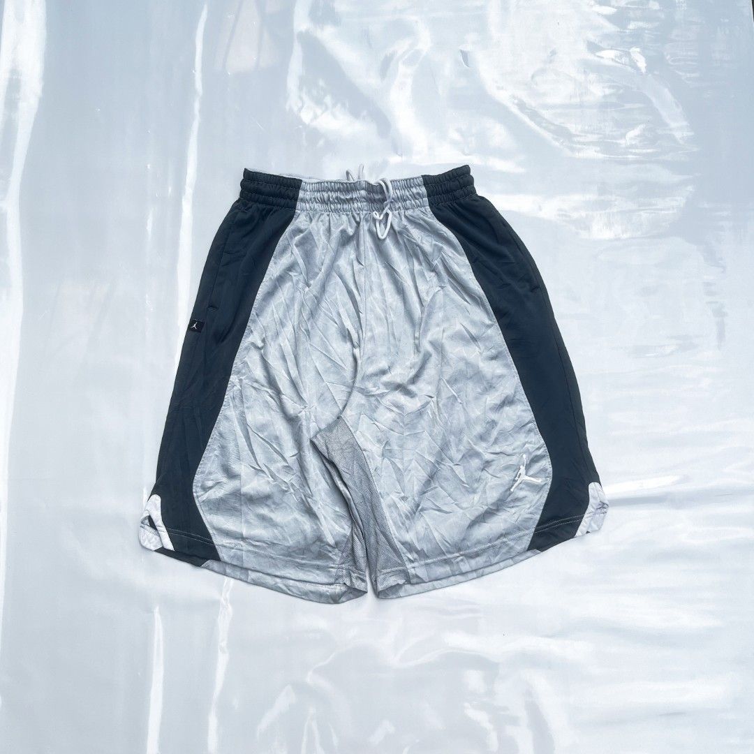Jordan Shorts (Category: Activewear) located in San Luis. Submitted by 3fted.au (Listing ID 1466080265, Image 1). Description: Jordan Shorts Good Condition 9.5/10 Color Rate Lints Waist: free waist Length: 23 Thigh: 17 Hem: 14.5 🏷️400.