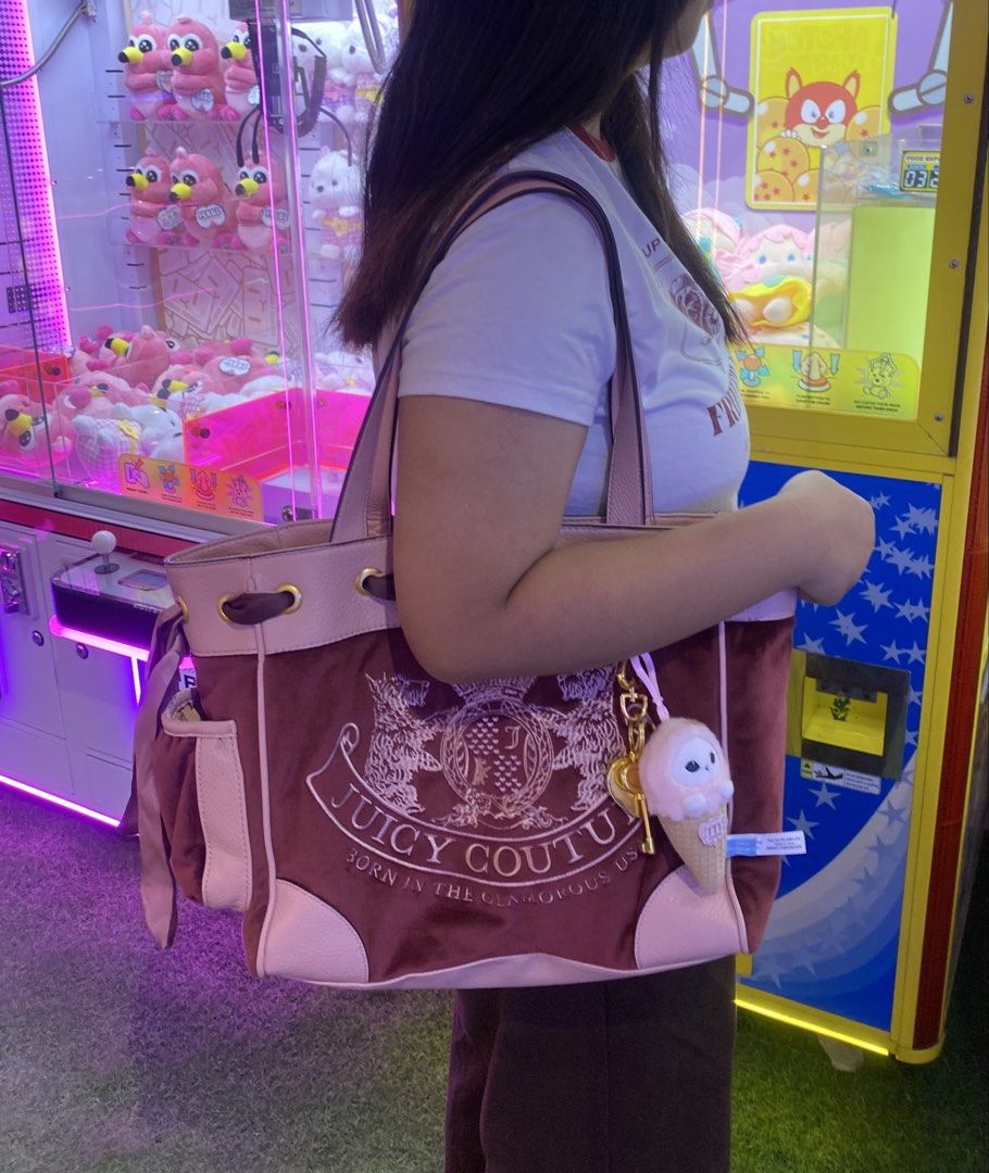 Juicy Couture Tote Bag (Authentic) Like New | NO TO BARAT!!! (Category: Tote Bags) located in Tarlac. Submitted by elcutesy777 (Listing ID 1466014596, Image 2). Description: — authentic juicy couture, bought last feb for ₱4,800 — used once — no flaw — miniso keychain isn’t for sale mod: orange app co or tktok co mop: g-cash .