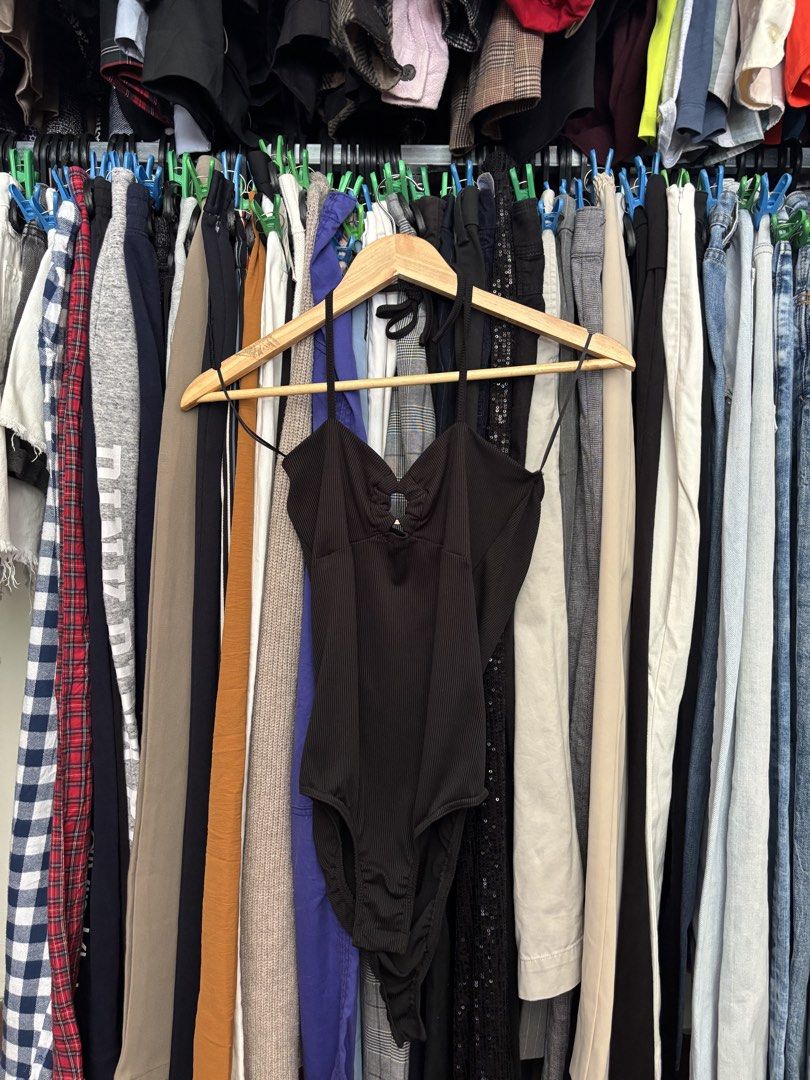 jusdepom sleeveless bodysuit (Category: Sleeveless) located in Pila. Submitted by isabelasthriftclothes (Listing ID 1466104318, Image 1). Description: .