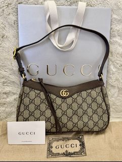 (Category: ) located in . Submitted by mrsmdxbseller (Listing ID 1466151809, Image 1). Description: .