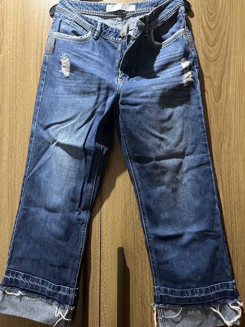 just g. Distressed Blue Denim Jeans Size 36 (Category: Jeans) located in Quezon City. Submitted by epictiger.c6451a (Listing ID 1465967119, Image 1). Description: - Brand: Just G - Wash: Medium blue with light fading - Size: 36 - Rise: Mid-rise with button and zip fly - Details: Distressed accents near front pockets and thighs - Hem: Rolled cuffs with raw frayed edges - Pockets: Classic five-pocket design - Material: Sturdy cotton denim.
