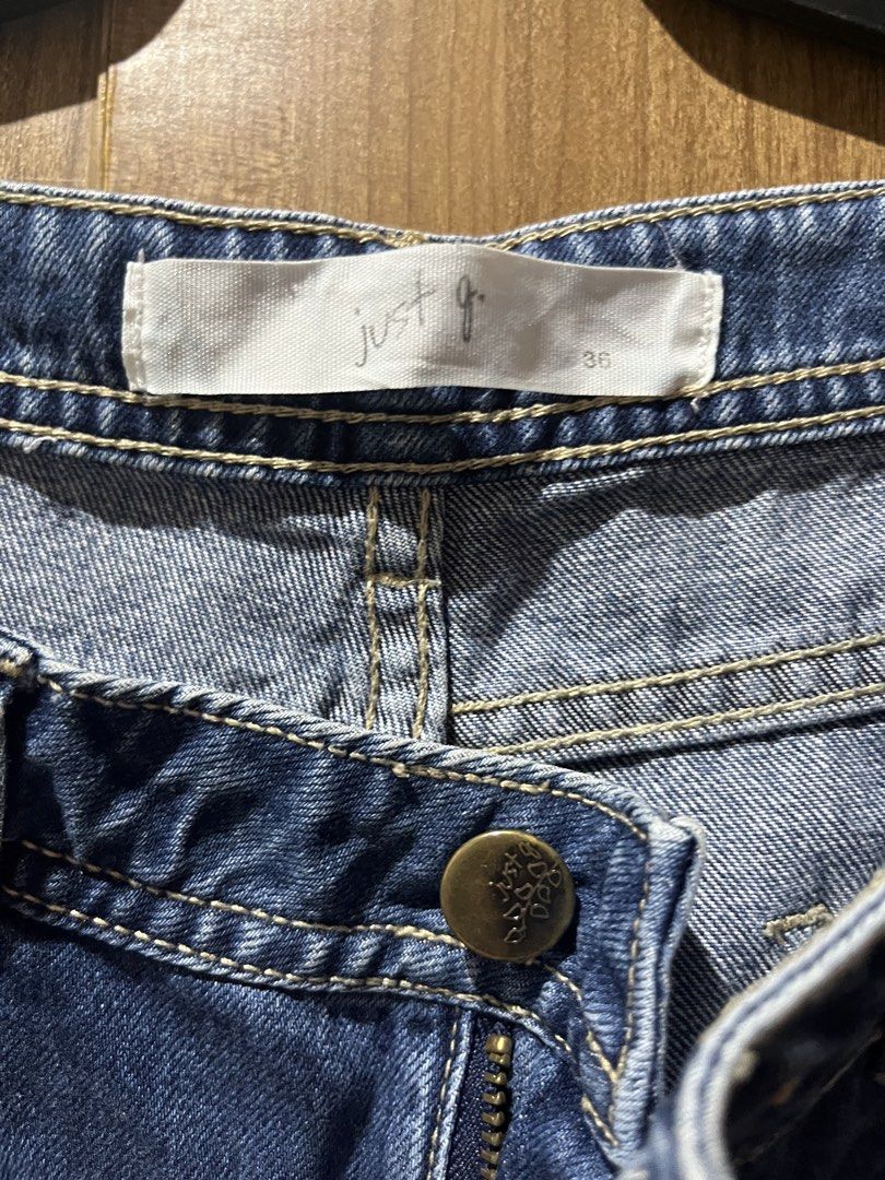 just g. Distressed Blue Denim Jeans Size 36 (Category: Jeans) located in Quezon City. Submitted by epictiger.c6451a (Listing ID 1465967119, Image 2). Description: - Brand: Just G - Wash: Medium blue with light fading - Size: 36 - Rise: Mid-rise with button and zip fly - Details: Distressed accents near front pockets and thighs - Hem: Rolled cuffs with raw frayed edges - Pockets: Classic five-pocket design - Material: Sturdy cotton denim.