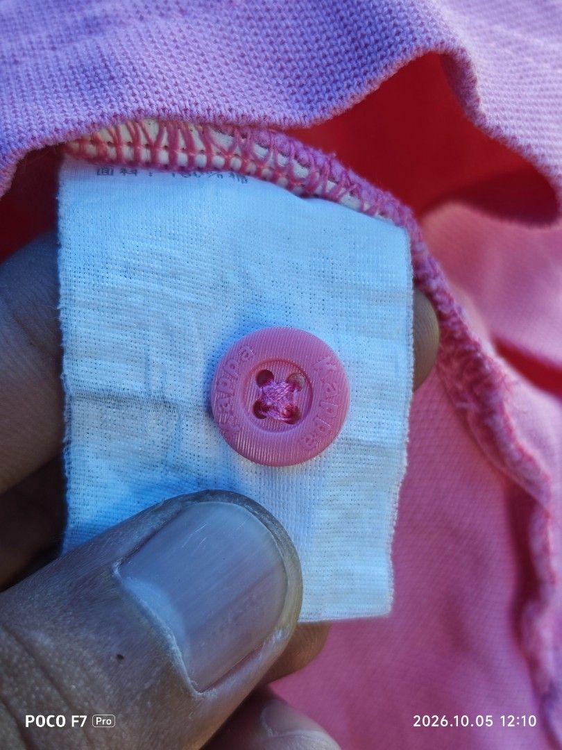 Kappa (Category: Activewear) located in Mexico. Submitted by josephnuqui1980 (Listing ID 1466131164, Image 3). Description: Pink Kappa polo shirt in size XL with an embroidered Omini logo on the chest and light contrast collar trim. • Brand: Kappa x XLarge • Size: XL • Color: Pink (fuchsia/rose) with lighter/contrasting collar edge • Details: Classic piqué-style fabric, two/three-button placket, and embroidered Omini chest logo..