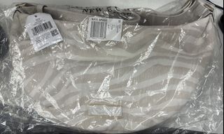 （分類：）位於 。 由 redredorange 提交（商品編號 1465981446，圖片 1）。簡介： 。