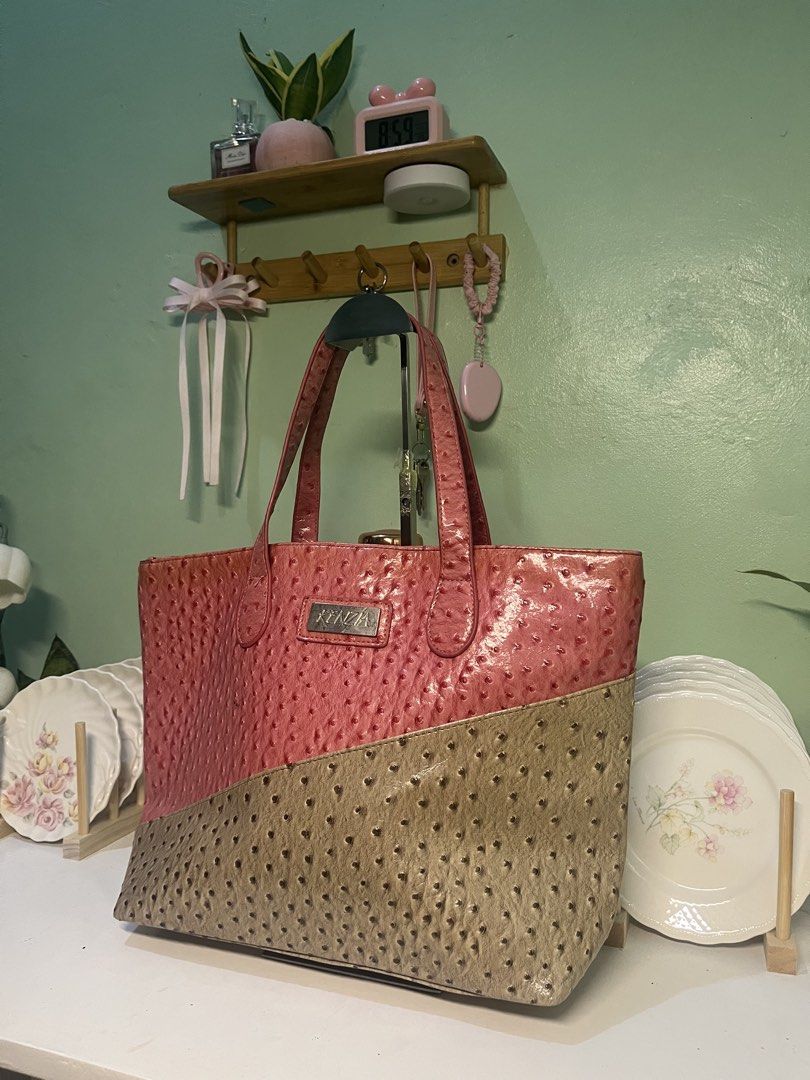kenzia ostrich tote (Category: Tote Bags) located in Manila. Submitted by thriftniyuno (Listing ID 1466137059, Image 2). Description: No issue.
