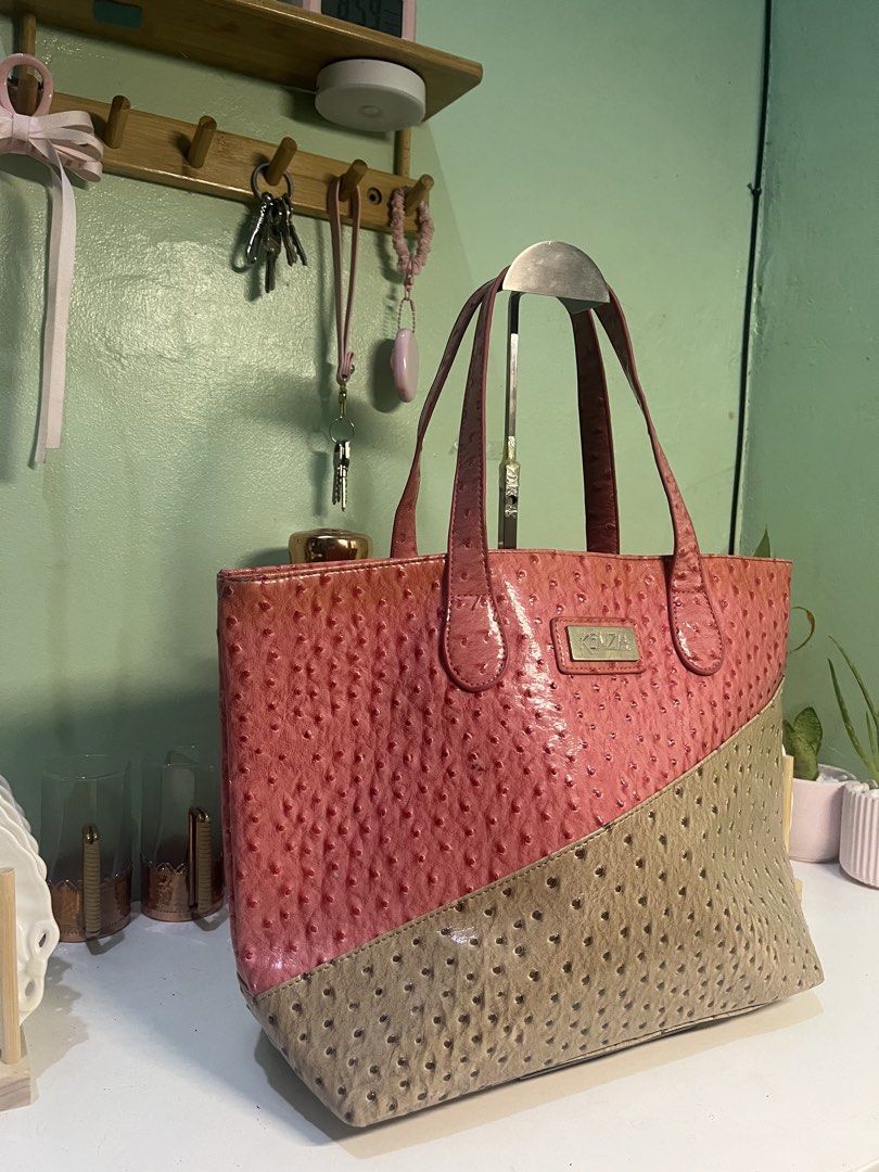 kenzia ostrich tote (Category: Tote Bags) located in Manila. Submitted by thriftniyuno (Listing ID 1466137059, Image 3). Description: No issue.