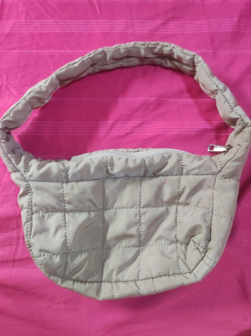 Khaki Cloud Shoulder Bag (Category: Shoulder Bags) located in Bocaue. Submitted by jessdcluters (Listing ID 1465961177, Image 2). Description: .