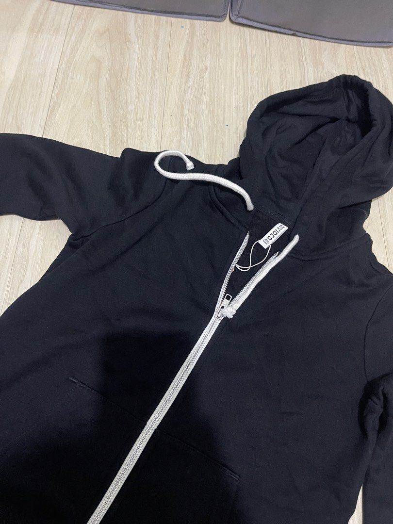 Kids H&M jacket (Category: Babies & Kids Fashion) located in Manila. Submitted by _eahmczz (Listing ID 1466075784, Image 3). Description: Fit to: 9-10 yrs old.