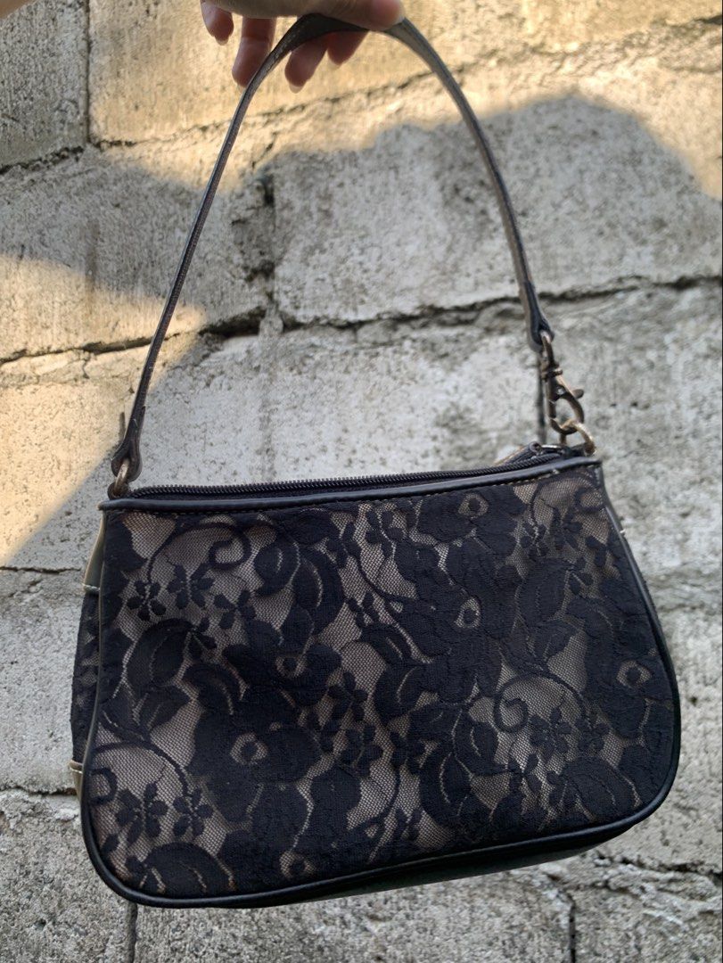 Kili Bag (Category: Shoulder Bags) located in Bayombong. Submitted by declutterbyriri (Listing ID 1464872100, Image 2). Description: Ninewest Vintage Bag (coach demi IňsP0) • no cracks at all • faded metal hardware same structure ni demi at ka size rin niya, please see the 1st pic sa issue 🖤.