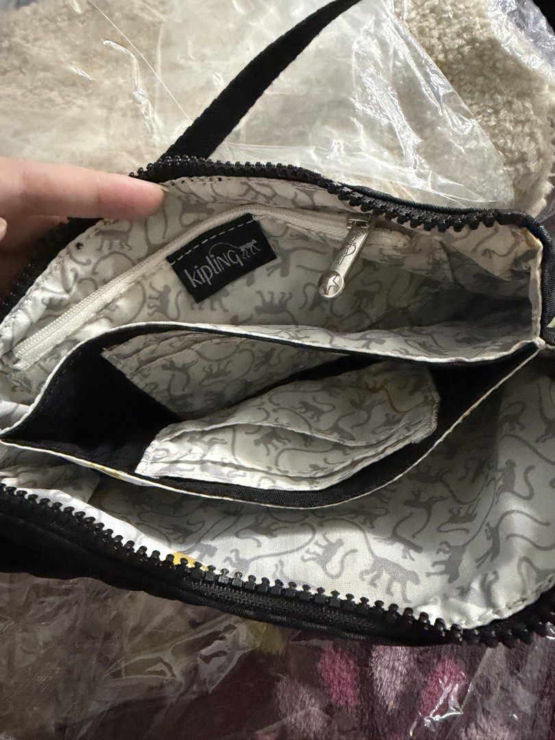 Kipling Kili Bag (Category: Shoulder Bags) located in Antipolo. Submitted by saphiraaa03 (Listing ID 1465987588, Image 3). Description: Kipling Kili Bag No Issue Brandnew Location: Lower Antipolo.