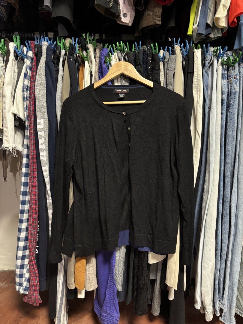 kirkland cardigan (Category: Coats, Jackets and Outerwear) located in Pila. Submitted by isabelasthriftclothes (Listing ID 1466089790, Image 1). Description: .