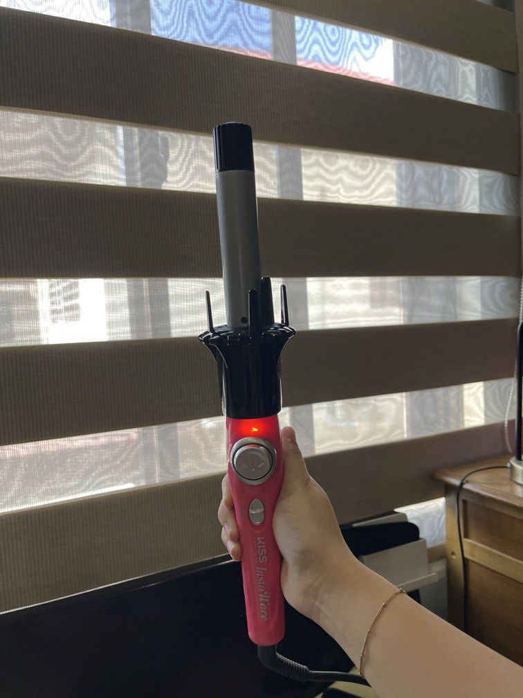 KISS Automatic Hair Curler (Category: Hair) located in Quezon City. Submitted by caramelmakyato28 (Listing ID 1466151470, Image 1). Description: Used twice only for attending weddings.