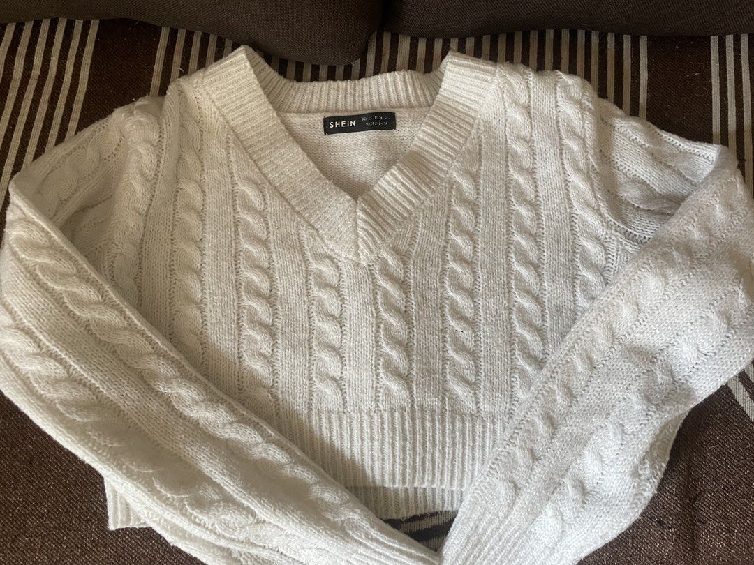 Knitted White Crop Top (Category: Longsleeves) located in Baguio. Submitted by charmfinds888 (Listing ID 1466103596, Image 1). Description: ♡ price + sf ♡ payment first — gcash / bdo ♡ nationwide shipping via j&t ♡ please send proof of payment.