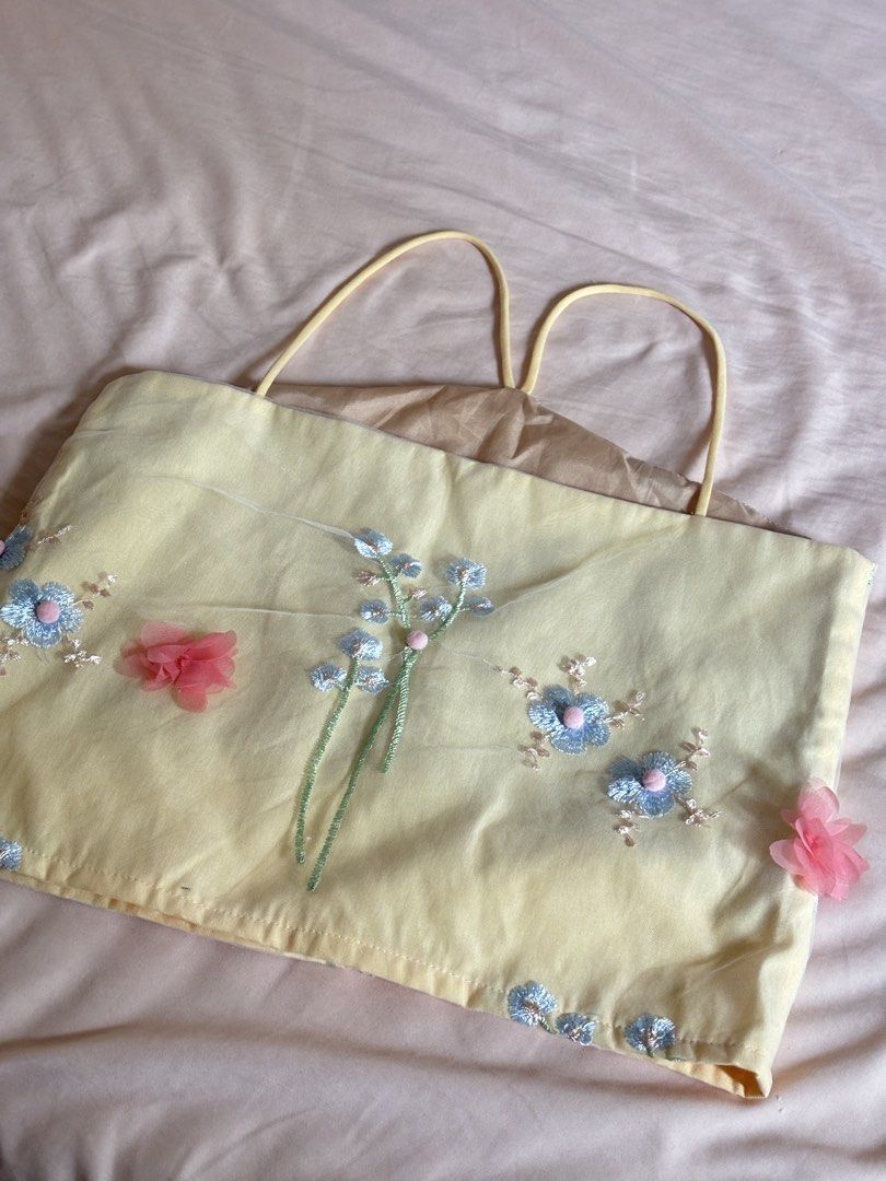 La Coco Babe St. Louis Floral top (Yellow) (Category: Sleeveless) located in Pasig City. Submitted by anything.pre_loved (Listing ID 1465991603, Image 3). Description: 🌼 Note: I have one more La Coco Babe top, Mykonos style, if you will get both, I can sell it to you for only 1400 for 2 tops na - Brand: La Coco Babe - Style: Halter crop top with crossover spaghetti straps at the back - Size: Small on tag but actually fits Medium to semi Large - 