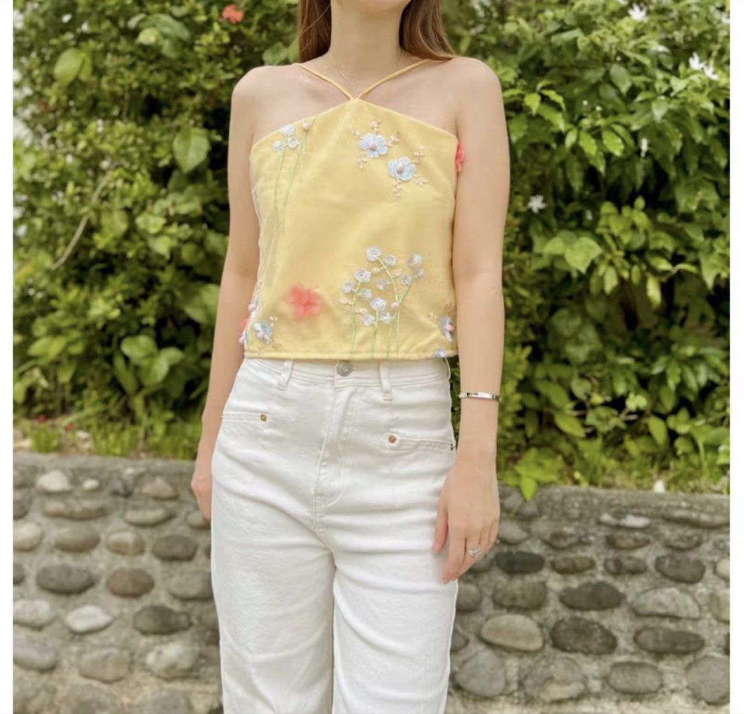 La Coco Babe St. Louis Floral top (Yellow) (Category: Sleeveless) located in Pasig City. Submitted by anything.pre_loved (Listing ID 1465991603, Image 1). Description: 🌼 Note: I have one more La Coco Babe top, Mykonos style, if you will get both, I can sell it to you for only 1400 for 2 tops na - Brand: La Coco Babe - Style: Halter crop top with crossover spaghetti straps at the back - Size: Small on tag but actually fits Medium to semi Large - 