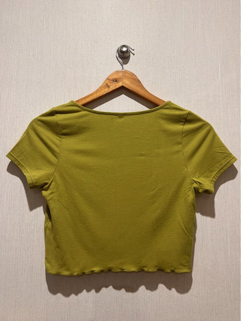 LA Hearts by Pacsun Olive Button Cropped Top (Category: Shirts) located in Manila. Submitted by preloved_items122 (Listing ID 1466026142, Image 2). Description: .