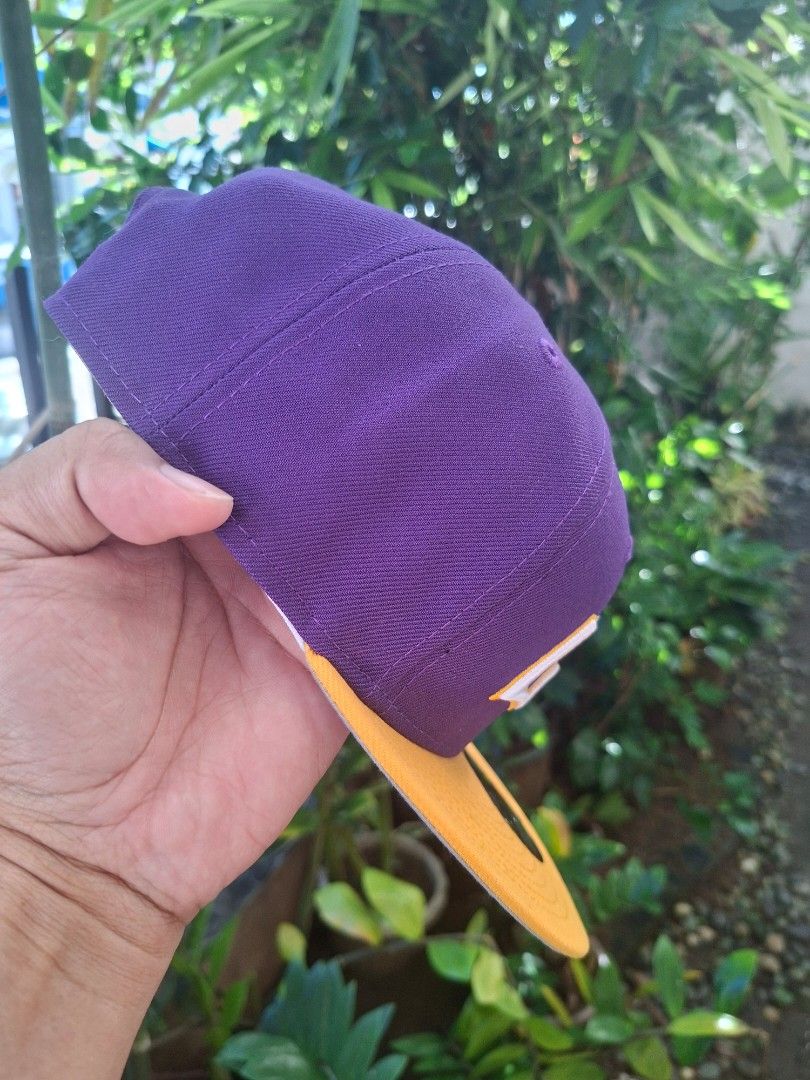 LA Lakers "Script" (Category: Caps & Hats) located in Cainta. Submitted by cap_pits (Listing ID 1466020874, Image 2). Description: 100% Polyester Snapback.