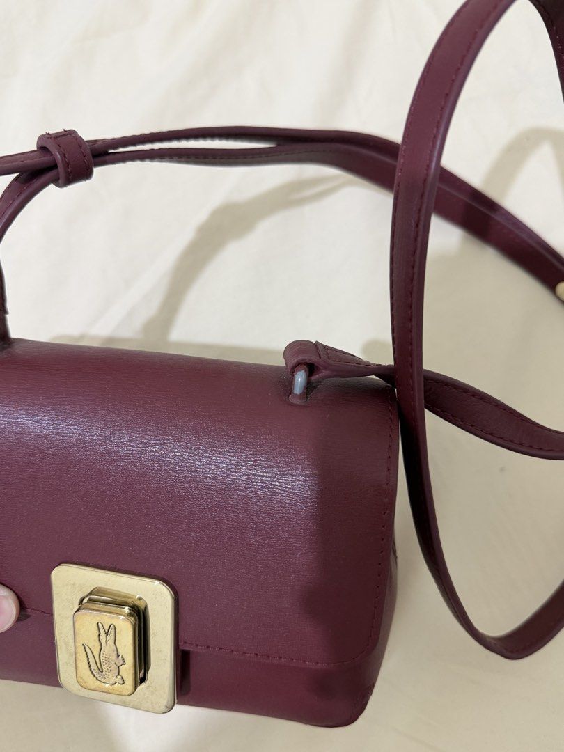 Lacoste Amelia Leather Shoulder Bag (Category: Cross-body Bags) located in Baguio. Submitted by thelittolwardrobe (Listing ID 1466018669, Image 3). Description: see pic for issue .
