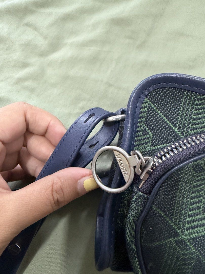 Lacoste Heritage Reporter Bag (Category: Cross-body Bags) located in Quezon City. Submitted by andyclave (Listing ID 1465993424, Image 2). Description: In a very good condition, no damage/issue/defect. Price slightly negotiable..