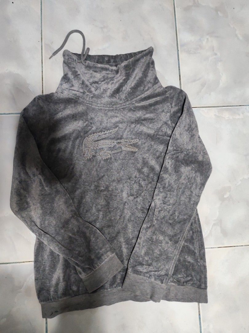 Lacoste velvet longsleeve (Category: Coats, Jackets and Outerwear) located in Rizal. Submitted by jeffreyric45601 (Listing ID 1466092061, Image 1). Description: dimension 20x26 no issue as new condition.