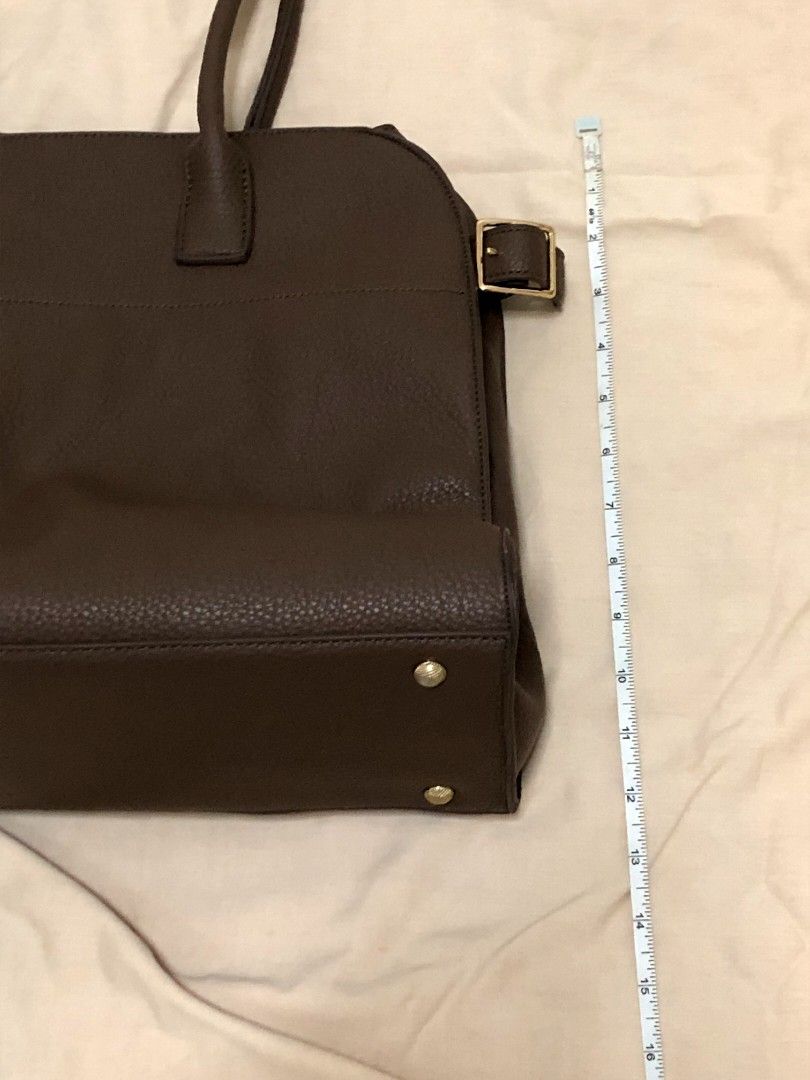 Large shoulder bag (Category: Shoulder Bags) located in Pasay City. Submitted by omicom16 (Listing ID 1466106920, Image 2). Description: .