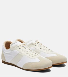 (Category: ) located in . Submitted by _wardrobetreasurex (Listing ID 1466121679, Image 1). Description: .