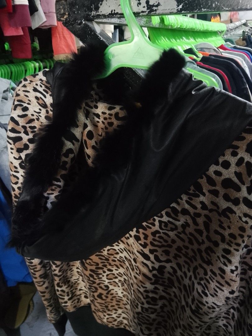 Leopard jacket (Category: Coats, Jackets and Outerwear) located in Angeles City. Submitted by 2bee_shop (Listing ID 1466144645, Image 3). Description: ANYONE INTERESTED? Y2K VIBES LEOPARD PRINT WITH LEATHER FUR HOOD 20/26 🧷 no issue 🧷 random only 300+SF.