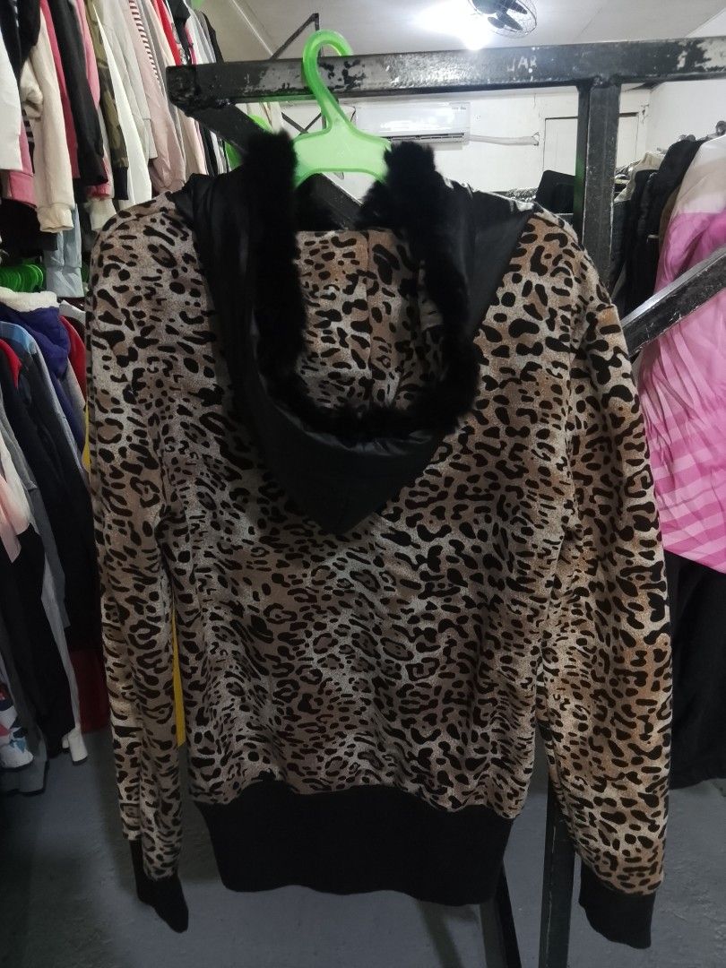 Leopard jacket (Category: Coats, Jackets and Outerwear) located in Angeles City. Submitted by 2bee_shop (Listing ID 1466144645, Image 2). Description: ANYONE INTERESTED? Y2K VIBES LEOPARD PRINT WITH LEATHER FUR HOOD 20/26 🧷 no issue 🧷 random only 300+SF.