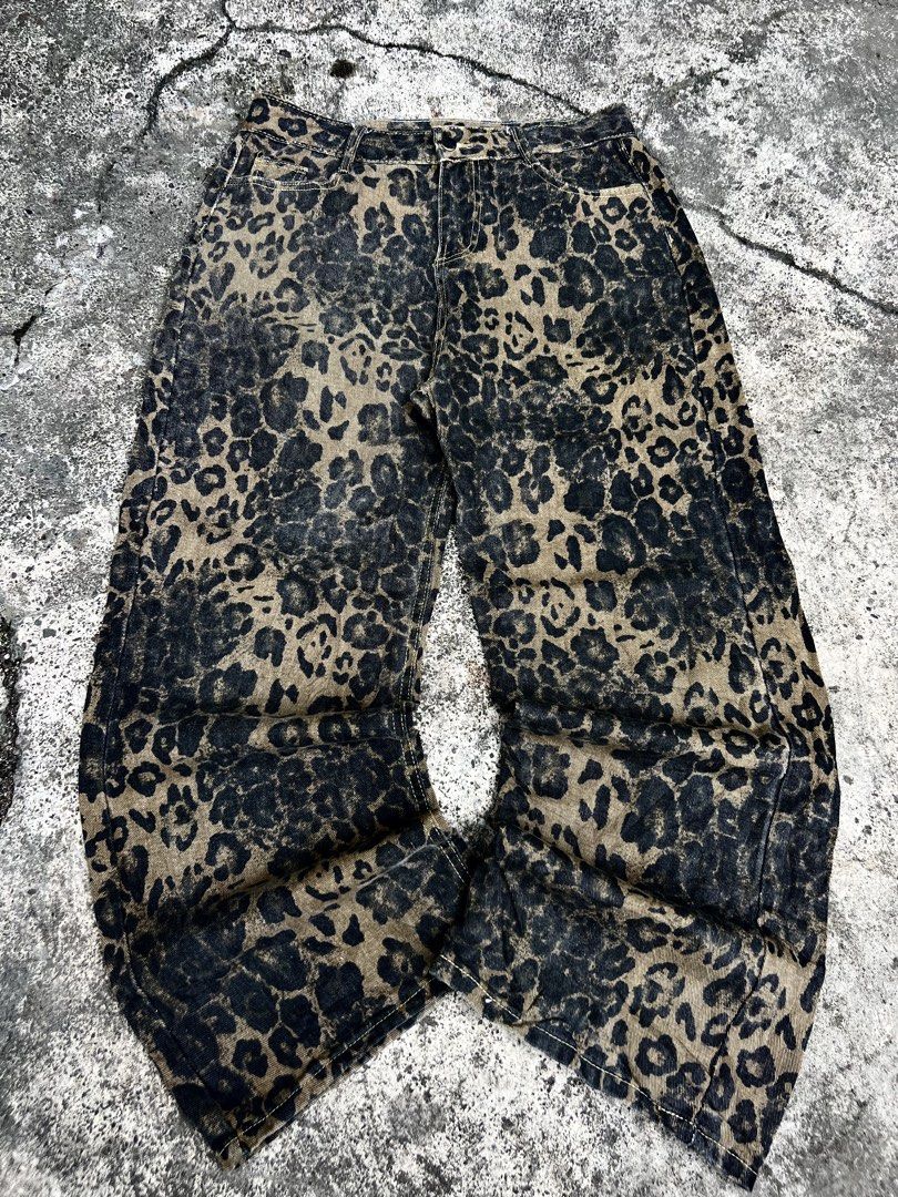 Leopard print Y2k Baggy Jeans (Category: Jeans) located in Manila. Submitted by jamesgrefi35527 (Listing ID 1465996215, Image 1). Description: Dm.