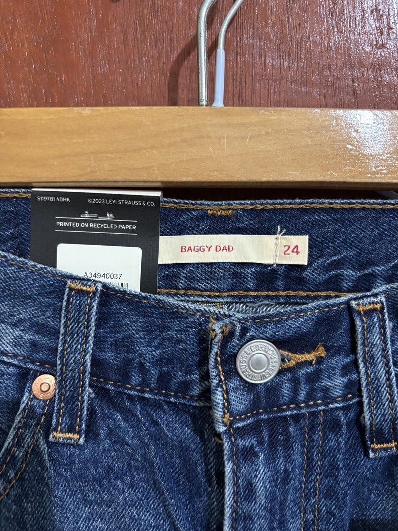 Levi’s (Category: Announcements) located in Calamba. Submitted by aliehs18 (Listing ID 1465973741, Image 3). Description: ✔️💯Original ✔️Comes with tag & paper bag ✔️Bought mismo store ng levi’s ✔️size 24cm(26/28) & size26 (28/30).