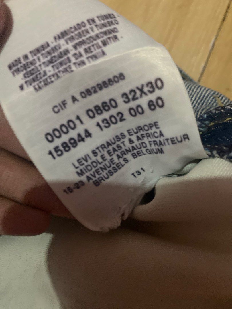 Levi's 32x30 Blue Jeans (Category: Jeans) located in Tanauan. Submitted by rie098 (Listing ID 1466023285, Image 3). Description: - Brand: Levi's - Size: 32x30 - Wash: Blue wash - Fit: Regular fit with button fly and belt loops - Details: Unique paneling on front and back legs - Distressing: Distressed details at both hems and right back pocket - Origin: Made in Tunisia - Condition: Great everyday pair.