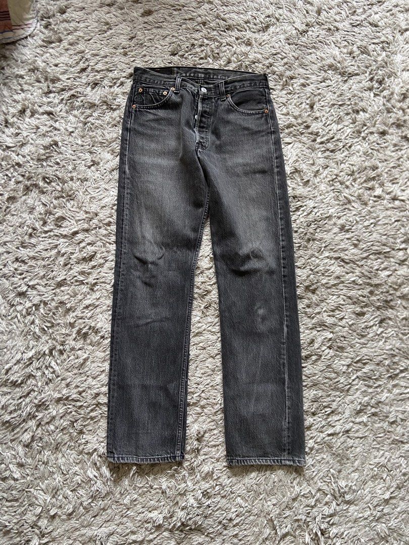 Levi’s 501 (Category: Joggers) located in San Juan City. Submitted by plskuninniyonagamitko (Listing ID 1466096565, Image 1). Description: Vintage Levi’s 501 Made in Canada Waist: 30 Length: 40 Leg opening 7.5 DM for more details.