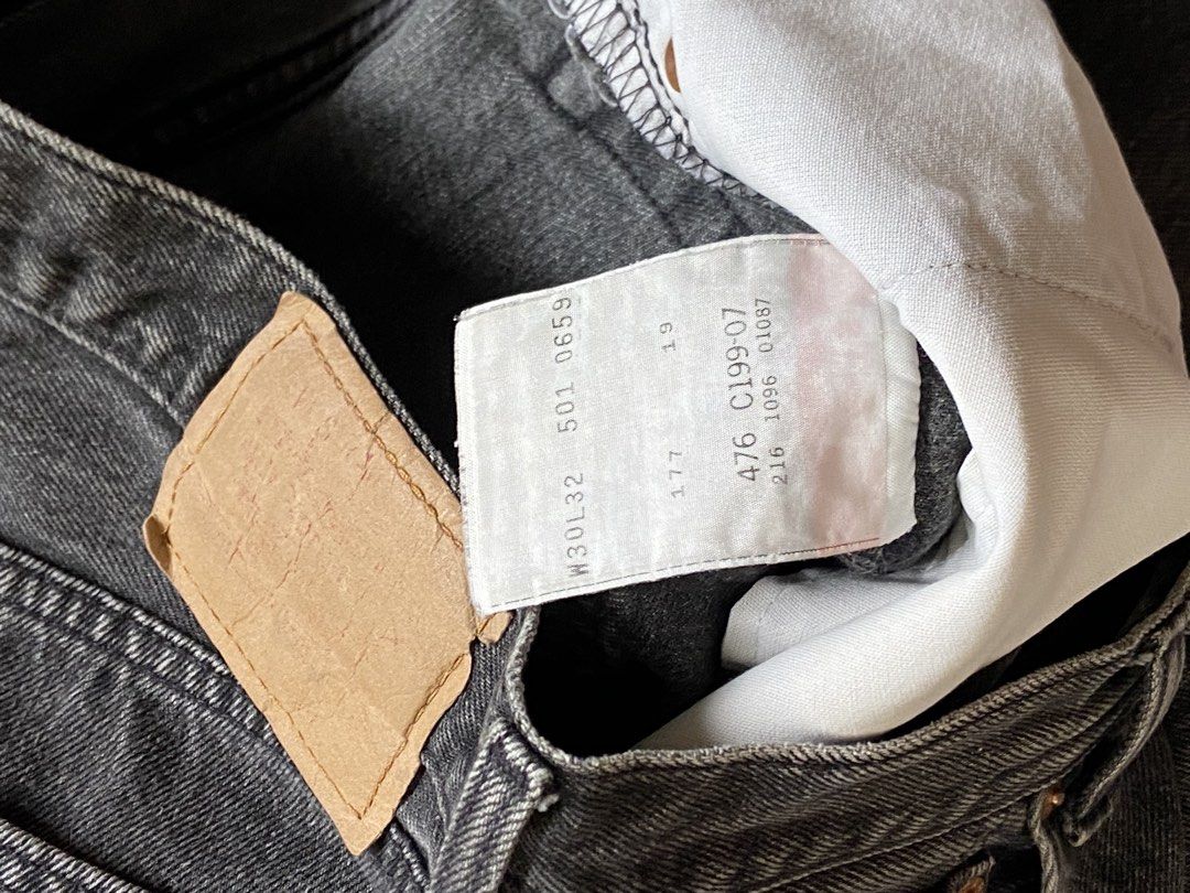 Levi’s 501 (Category: Joggers) located in San Juan City. Submitted by plskuninniyonagamitko (Listing ID 1466096565, Image 2). Description: Vintage Levi’s 501 Made in Canada Waist: 30 Length: 40 Leg opening 7.5 DM for more details.