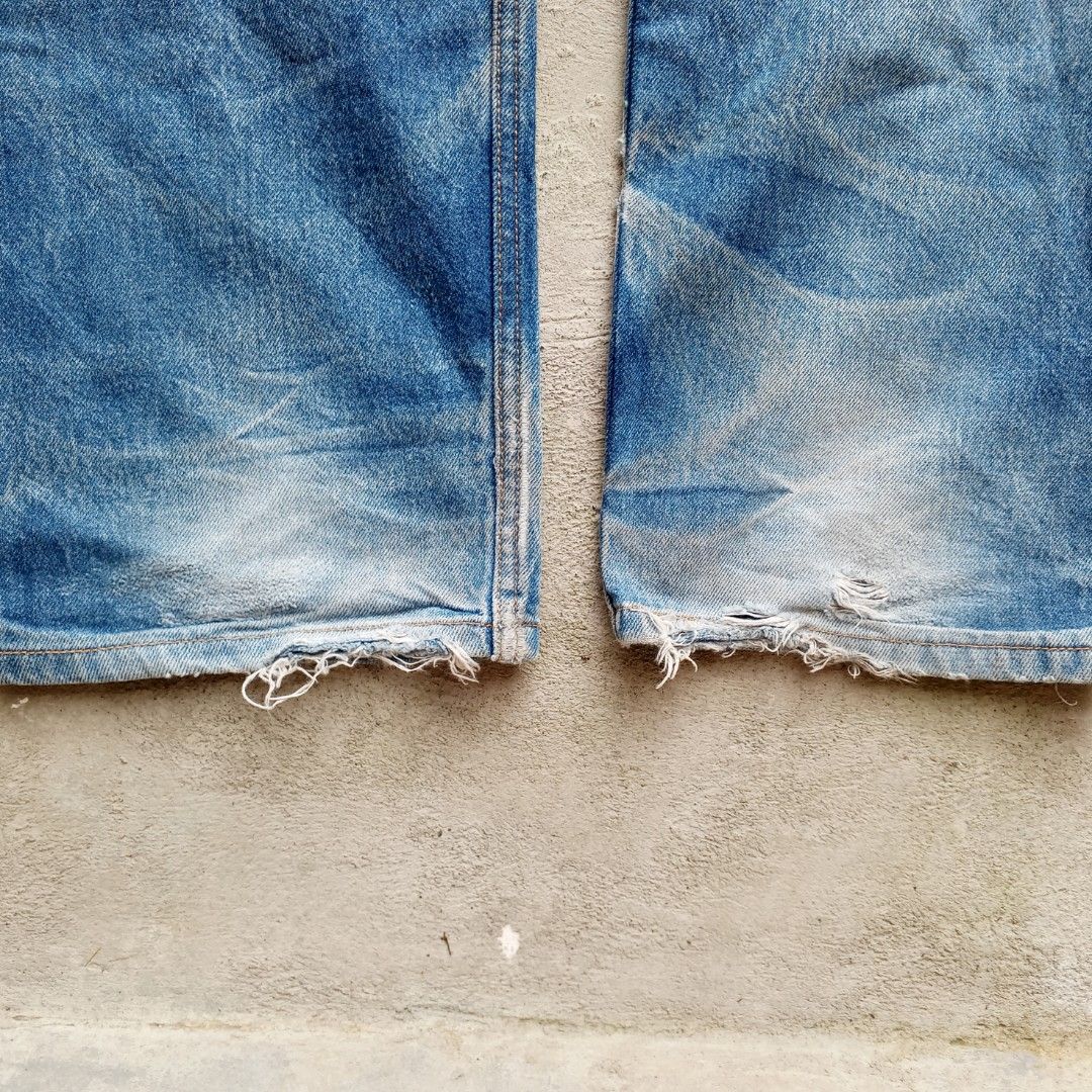 Levis 501 vintage (Category: Jeans) located in Baguio. Submitted by jethrift2600 (Listing ID 1466061815, Image 3). Description: Levis 501 vintage L:43 W:38 Leg hole:10 Issue: very good fades, slice, minimal heel drag these issue still add character to the item..
