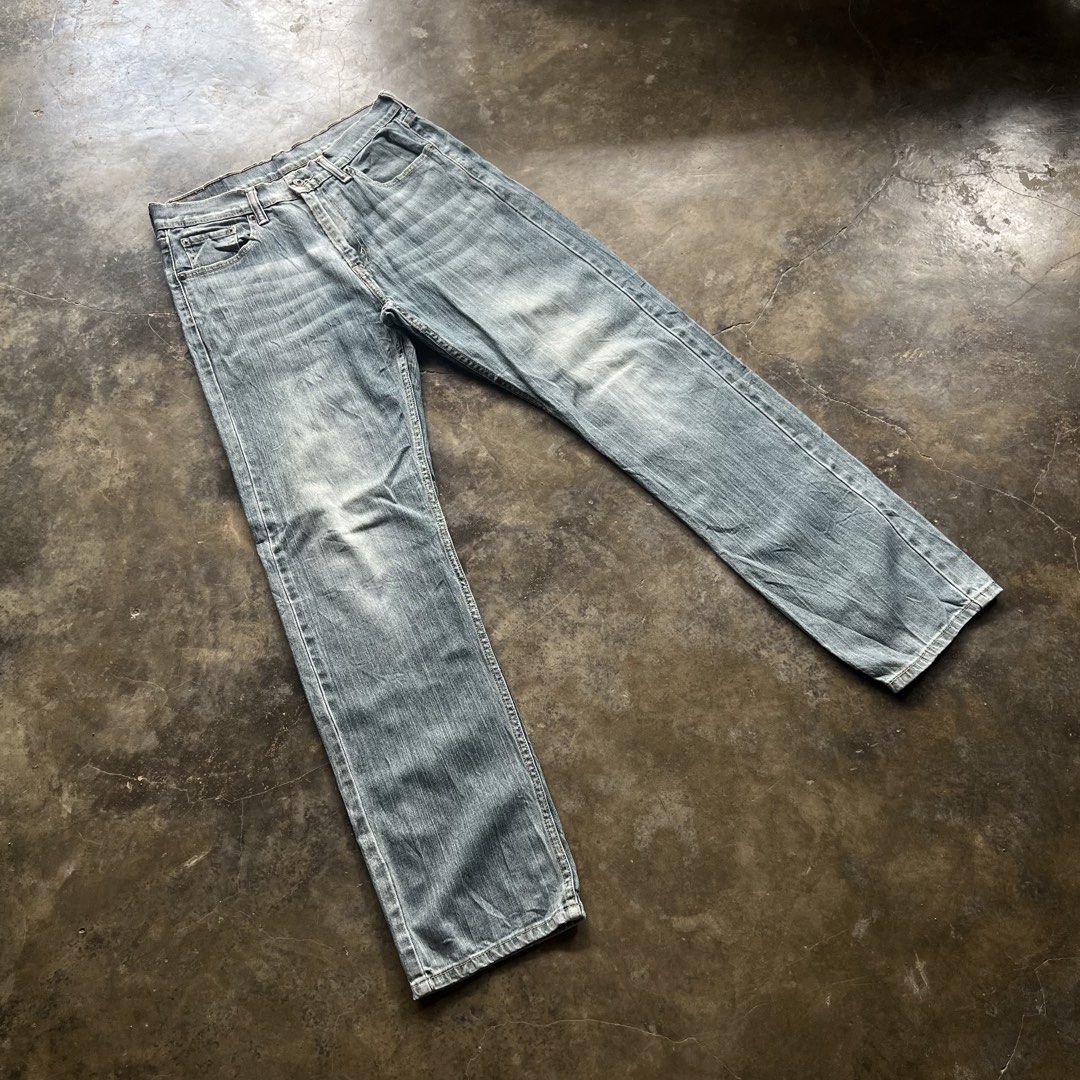 Levi's 505 Regular Fit Jeans W30 L32 (Category: Jeans) located in M'Lang. Submitted by alexpabillo0324 (Listing ID 1466016729, Image 1). Description: - Brand/Model: Levi's 505 Regular Fit Jeans - Wash: Light blue denim - Size: W30 L32 - Fit: Standard straight leg cut - Details: Classic five-pocket styling, zip fly with button closure, and signature back leather patch - Condition/Use: Comfortable everyday wear.