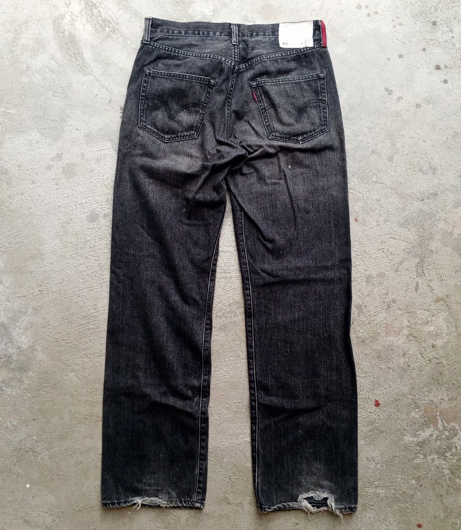 Levis 510 red edition (Category: Jeans) located in Baguio. Submitted by jethrift2600 (Listing ID 1466061208, Image 2). Description: Levis 510 black L:44 Leg hole:10 Waist:34 Dets: MADE IN JAPAN heavyweight denim and loose fit hard to find Issue: heel drag.