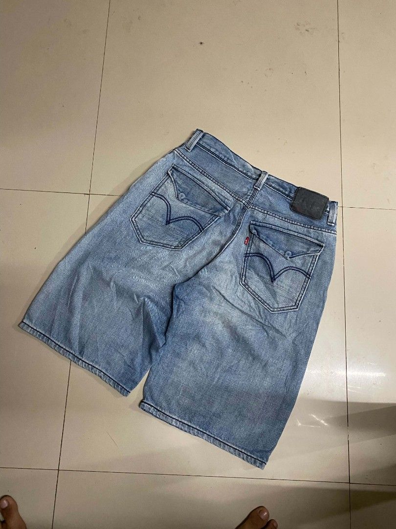 LEVIS 569 LONG JORTS (Category: Shorts) located in Cabagan. Submitted by kiane10 (Listing ID 1466092364, Image 2). Description: .