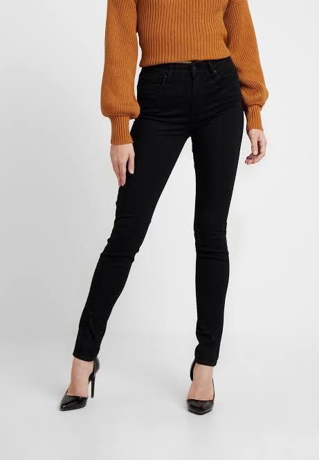 Levi's 721 Black Skinny Jeans (Category: Jeans) located in Manila. Submitted by lovelypreloved1497 (Listing ID 1466098310, Image 2). Description: - Style: Minimalist, clean look with no distressing - Fit: High-waisted and slim cut down to the ankle - Details: Classic five-pocket design, button closure, and zip fly - Material: Comfortable stretchy denim - Versatility: Standard belt loops, easy to match with any outfit.