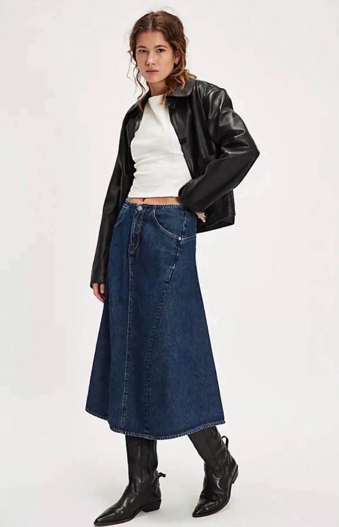 Levi's Midi Denim Skirt (Category: Skirts) located in Subic. Submitted by ayvee.ph (Listing ID 1466152943, Image 1). Description: Levi's Midi Denim Skirt Sis ang ganda neto!!! Staple!💎 Not Stretchy No flaws / Issue Size: Waist: 27 Length: 31 📌Measured via tm 📷Coor may differ due to lighting / camera used Price: (Last price posted) 📍Olongapo City 🚚Reg J&T door to door del 📌Those miners na may pending balance, not allowed to order 📌Mine now 