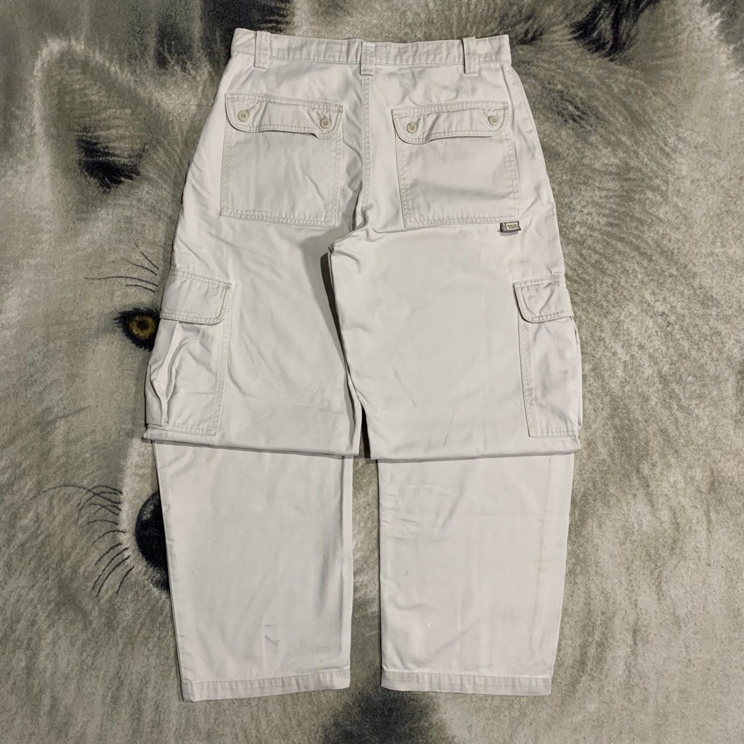Levi's SilverTab Khakis Cargo Pants (Category: Jeans) located in Bulacan. Submitted by puronghustlin (Listing ID 1466059769, Image 2). Description: - Brand: Levi's SilverTab - Style: Vintage super baggy cargo pants - Color: Off-white / Cream - Features: Cargo pockets on both legs, buttoned back pockets, classic black and silver waist label - Fit: Relaxed / Streetwear fit - Condition: Great staple piece for daily wear -32x41 Baggy fit.