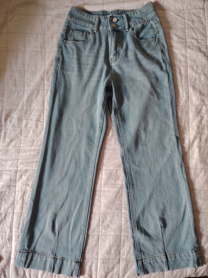 Light Wash Blue High-Waisted Double-Button Straight Cut Jeans (Category: Jeans) located in Tarlac. Submitted by your_finds (Listing ID 1466032924, Image 1). Description: Description: - Small on tag - Color light wash blue - 4 pockets (2 sa harap at 2 sa likod) Condition: 9/10 / Very good condition Medida size (inch) Waist: 25/26 Length: 35.5.